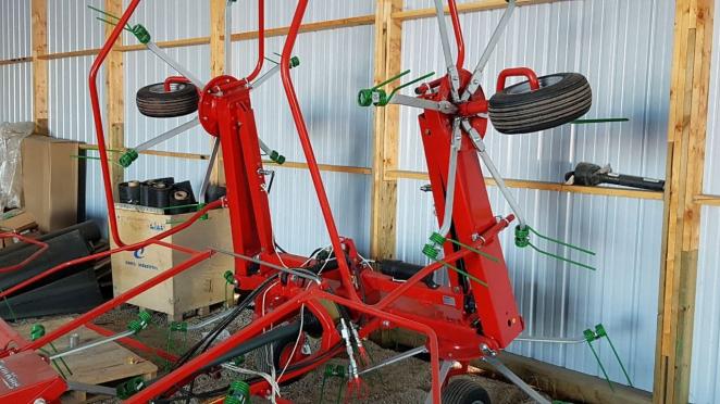 Farm King RT19 tedder