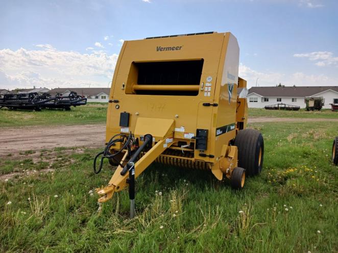 Vermeer 605N Select Baler